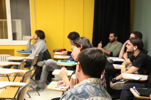 Estudiantes del Master de Dirección Cinematográfica durante la clase de Vermut. /PABLO PEROZO