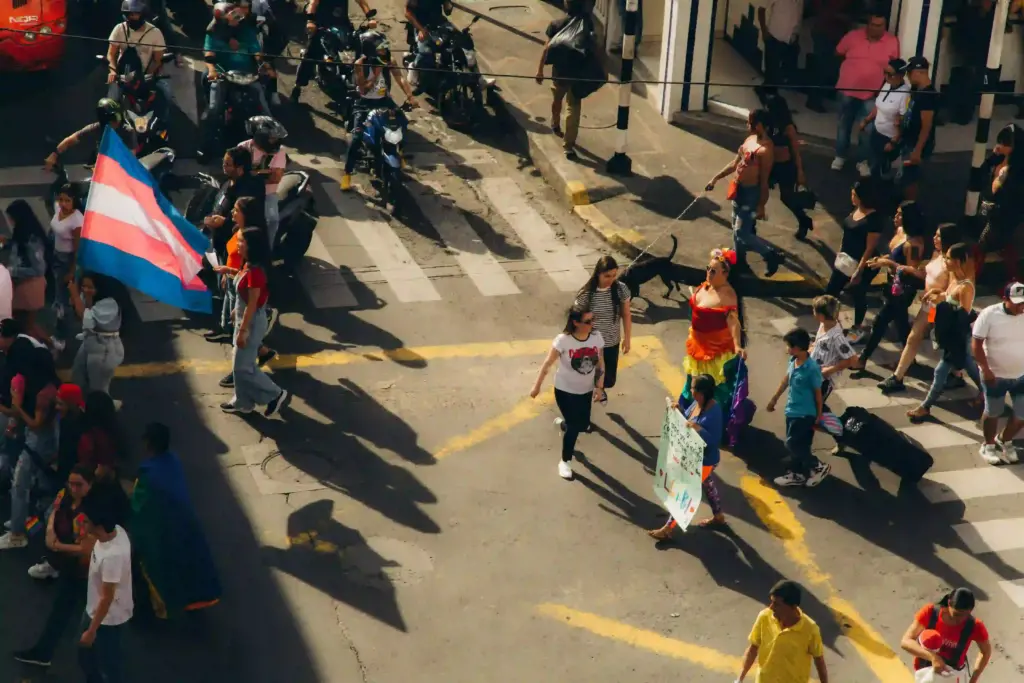 fotografía de gente en la calle